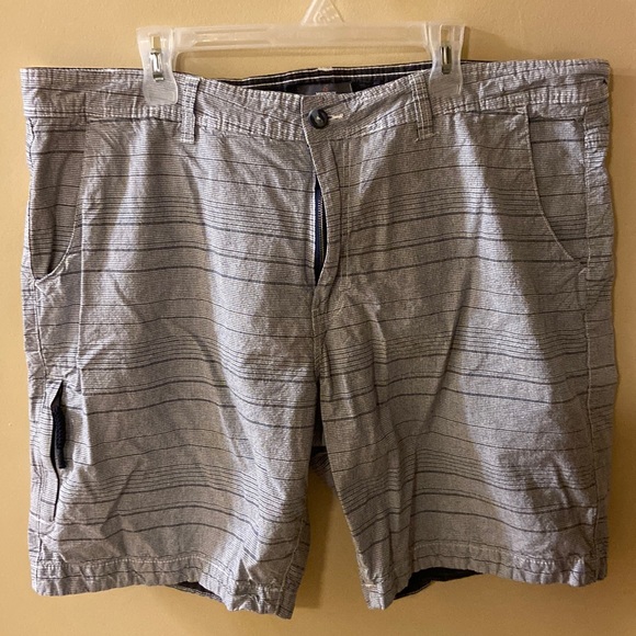 Mountain Ridge grey & white shorts size 42 - Picture 1 of 5